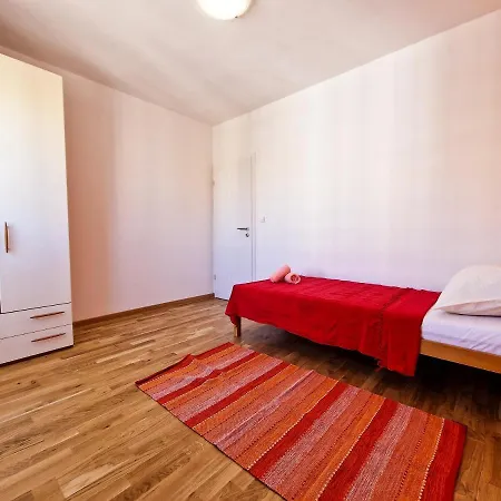 Spacious Aria Apartment *