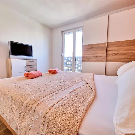 Apartment Spacious Aria Split